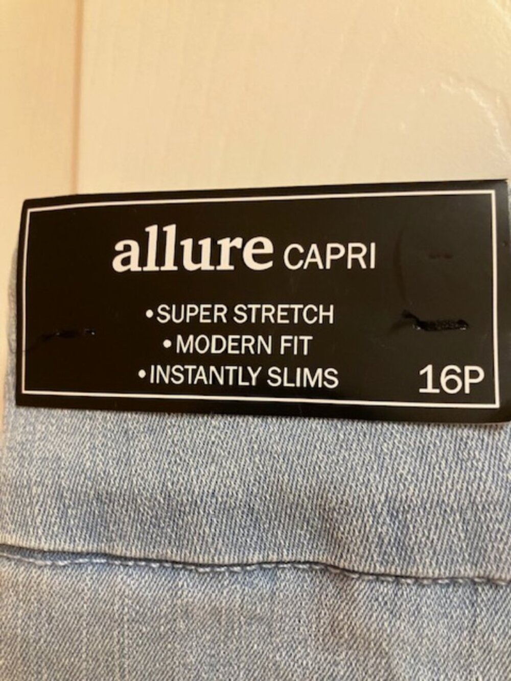 Alfred Dunner petite denim capris- NWT - Picture 4 of 5